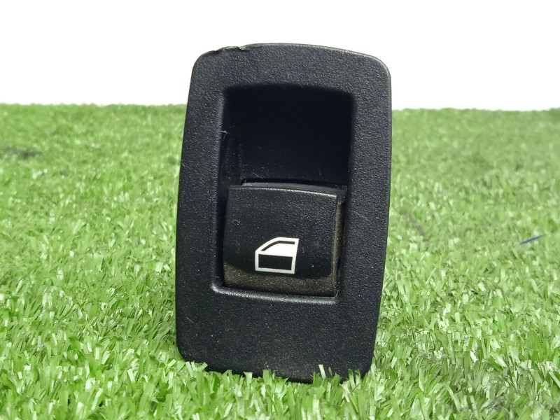 Recambio de mando elevalunas trasero derecho para bmw 1 (f20) 116 d referencia OEM IAM 920810603  1.BOTON