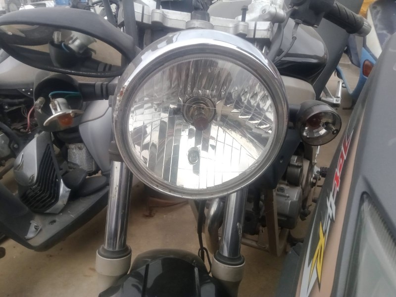 Recambio de faro central para daelim roadwin roadwin 125 referencia OEM IAM   