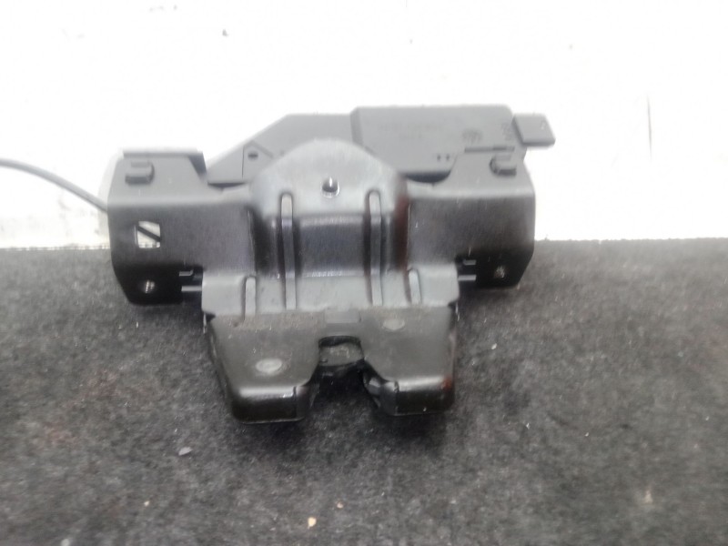Recambio de cerradura maletero / porton para bmw 1 (e87) 120 d referencia OEM IAM 8196401  4 PINES