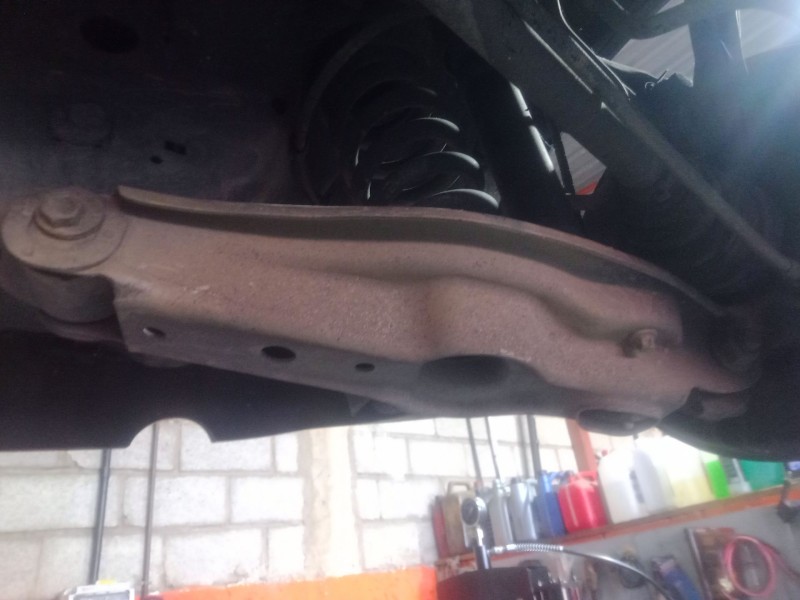 Recambio de brazo suspension inferior trasero izquierdo para bmw 1 (e87) 120 d referencia OEM IAM   