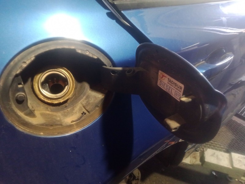 Recambio de tapa exterior combustible para bmw 1 (e87) 120 d referencia OEM IAM   