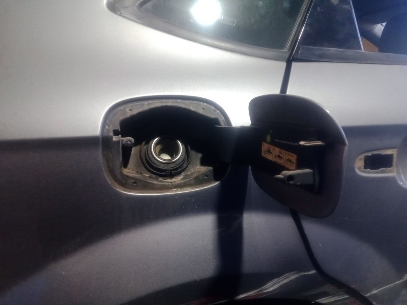 Recambio de tapa exterior combustible para ford mondeo iv (ba7) 1.8 tdci referencia OEM IAM   