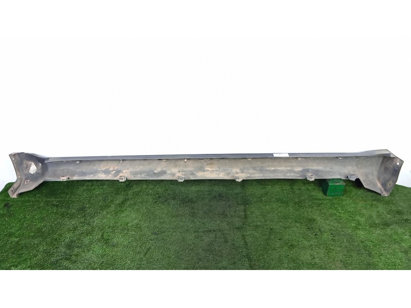 Recambio de faldon lateral para jeep cherokee (kk) 2.8 crd 4x4 referencia OEM IAM  NEGRO 