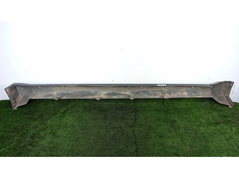 Recambio de faldon lateral para jeep cherokee (kk) 2.8 crd 4x4 referencia OEM IAM  NEGRO 