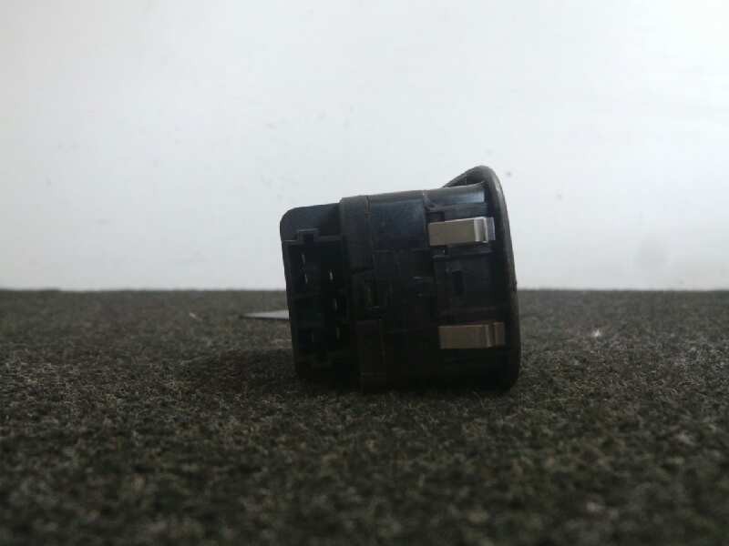 Recambio de mando elevalunas delantero izquierdo para peugeot 206 berlina 1.4 referencia OEM IAM   