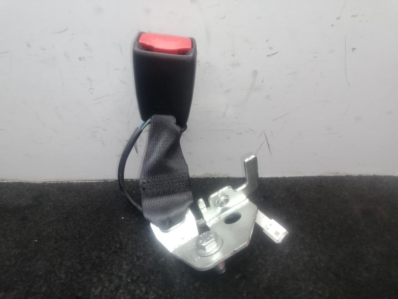 Recambio de enganche cinturon trasero izquierdo para nissan qashqai ii (j11, j11_) 1.5 dci referencia OEM IAM 3088333210  