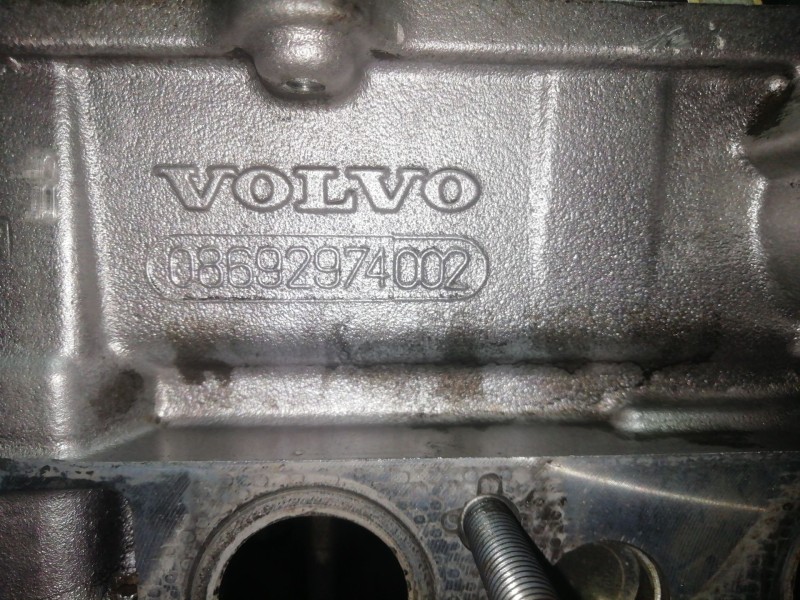 Recambio de culata para volvo xc90 2.4 diesel cat referencia OEM IAM 08692974002  