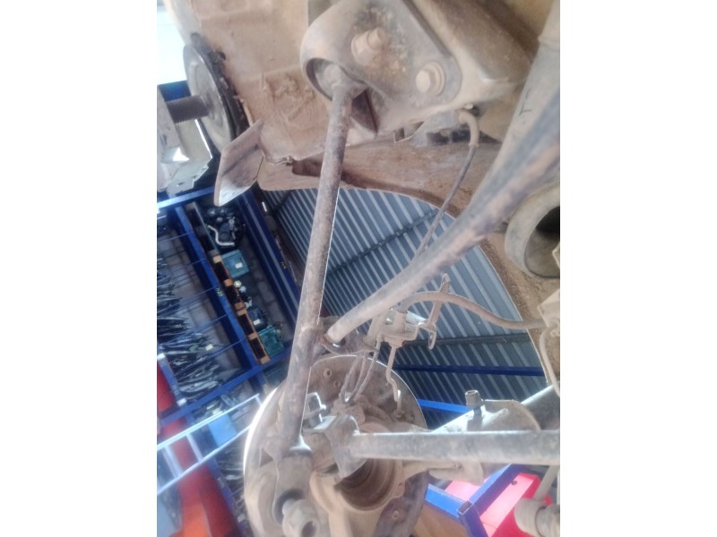 Recambio de brazo suspension inferior trasero derecho para dacia duster (hs_) 1.5 dci (hsmc) referencia OEM IAM   