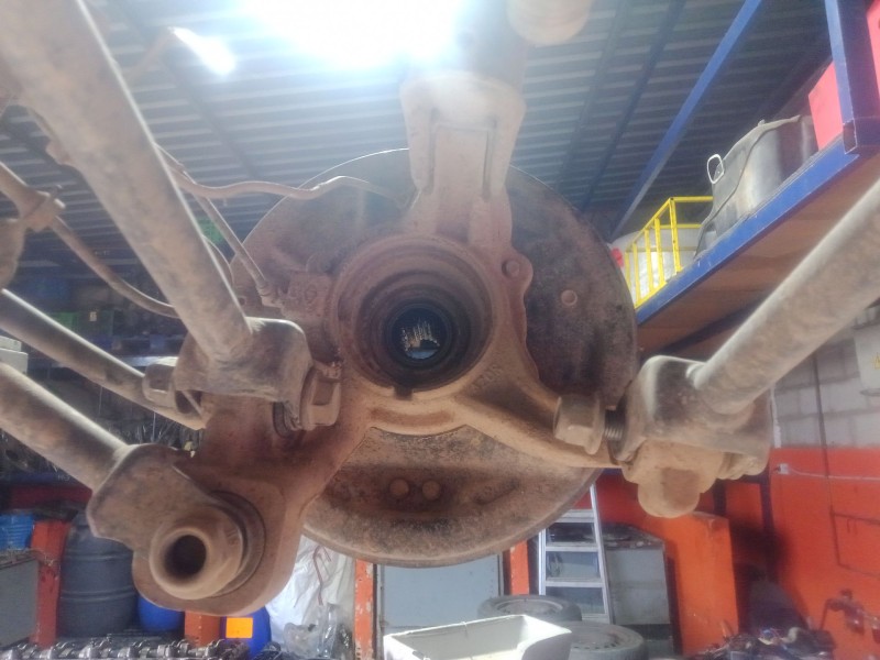 Recambio de mangueta trasera derecha para dacia duster (hs_) 1.5 dci (hsmc) referencia OEM IAM   