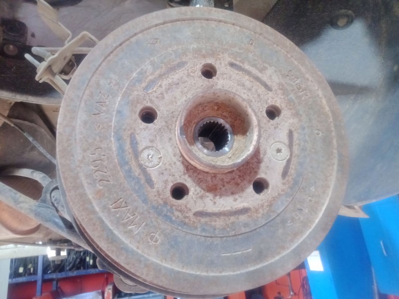 Recambio de mangueta trasera izquierda para dacia duster (hs_) 1.5 dci (hsmc) referencia OEM IAM   