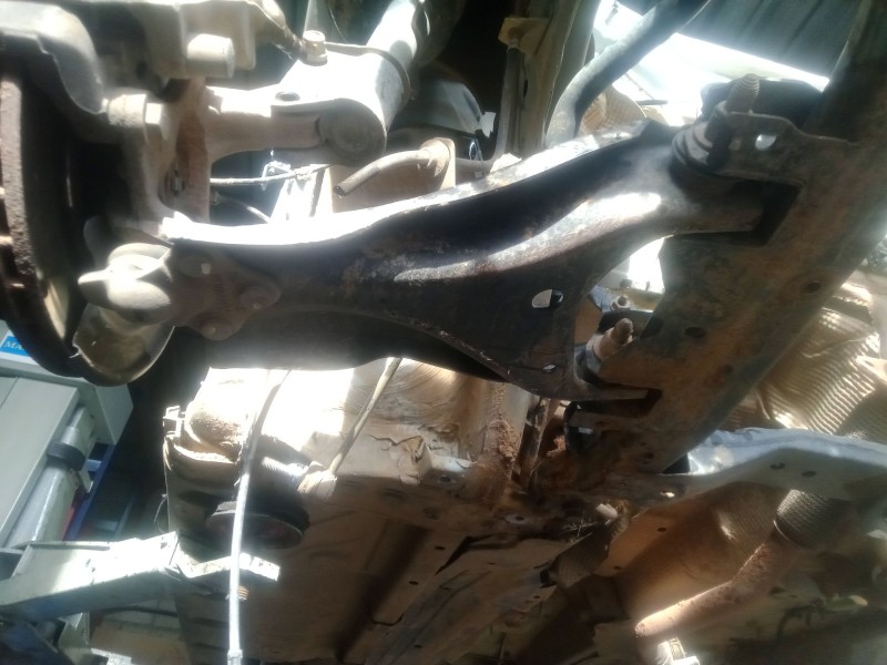 Recambio de brazo suspension inferior delantero derecho para dacia duster (hs_) 1.5 dci (hsmc) referencia OEM IAM   