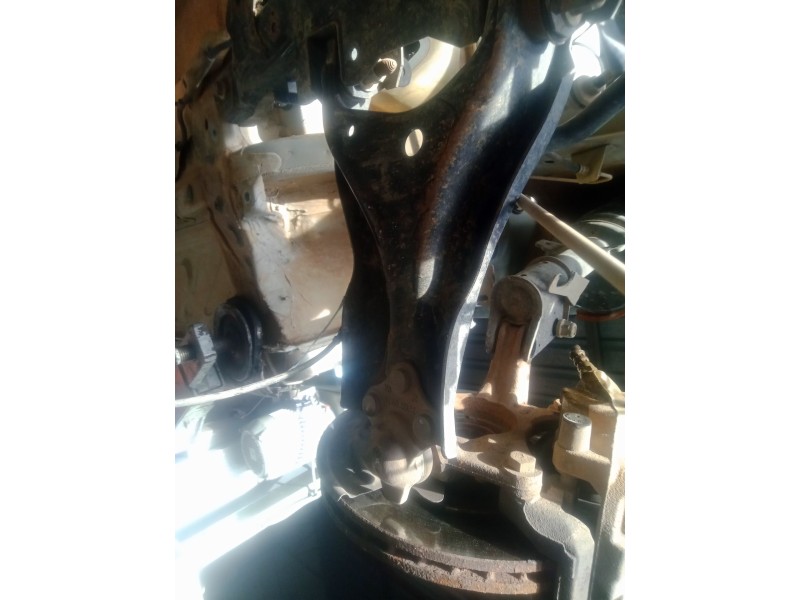 Recambio de brazo suspension inferior delantero izquierdo para dacia duster (hs_) 1.5 dci (hsmc) referencia OEM IAM   