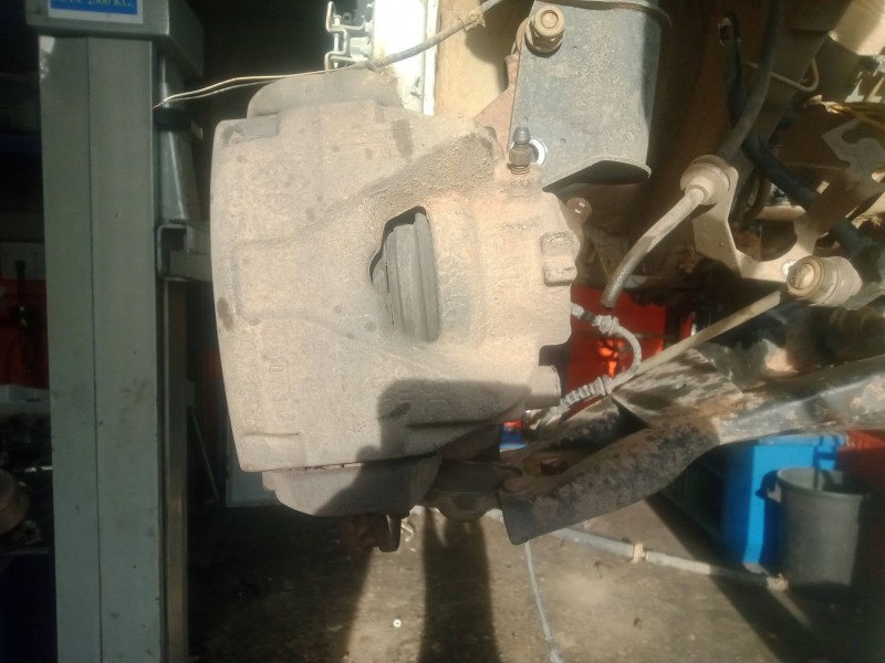 Recambio de pinza freno delantera derecha para dacia duster (hs_) 1.5 dci (hsmc) referencia OEM IAM   