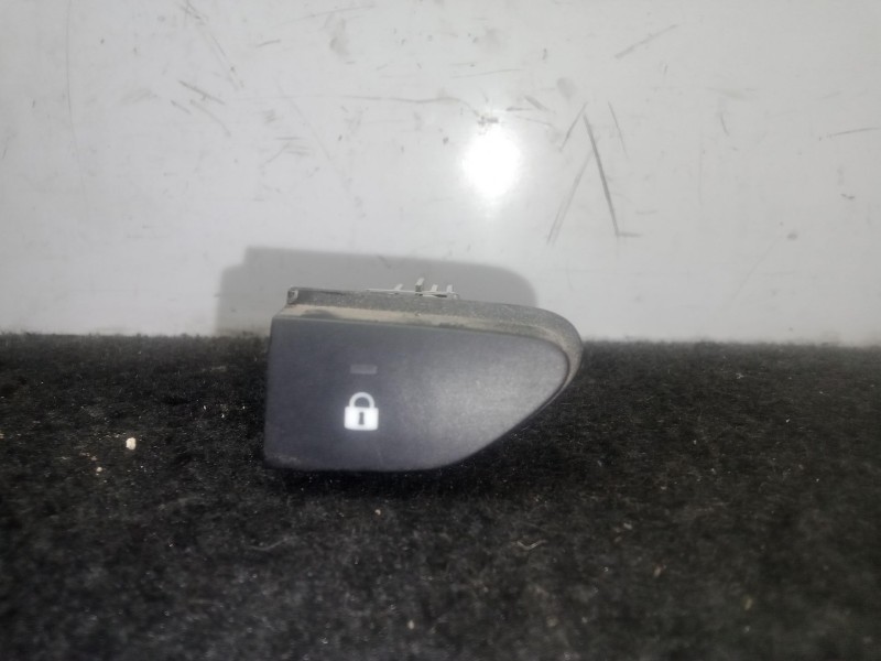 Recambio de mando cierre centralizado para dacia duster (hs_) 1.5 dci (hsmc) referencia OEM IAM 252108098R  