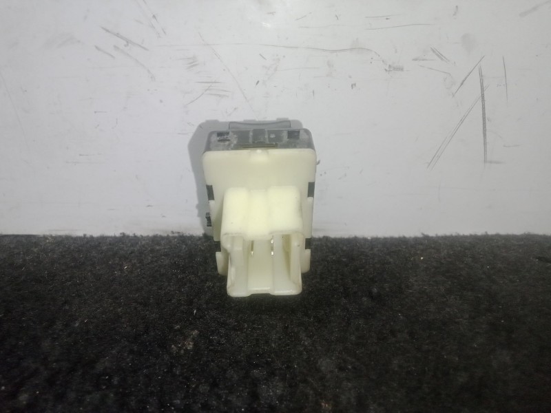 Recambio de mando elevalunas delantero derecho para dacia duster (hs_) 1.5 dci (hsmc) referencia OEM IAM 254217475R  