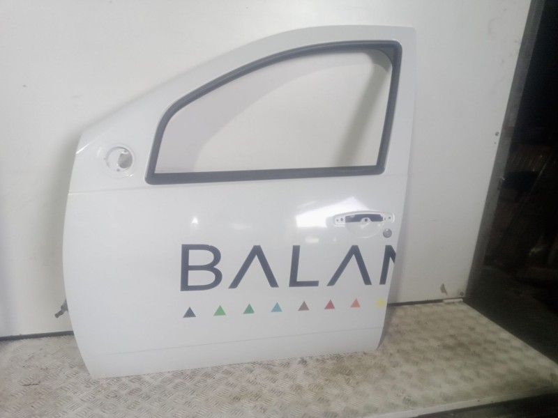 Recambio de puerta delantera izquierda para dacia duster (hs_) 1.5 dci (hsmc) referencia OEM IAM   BLANCO