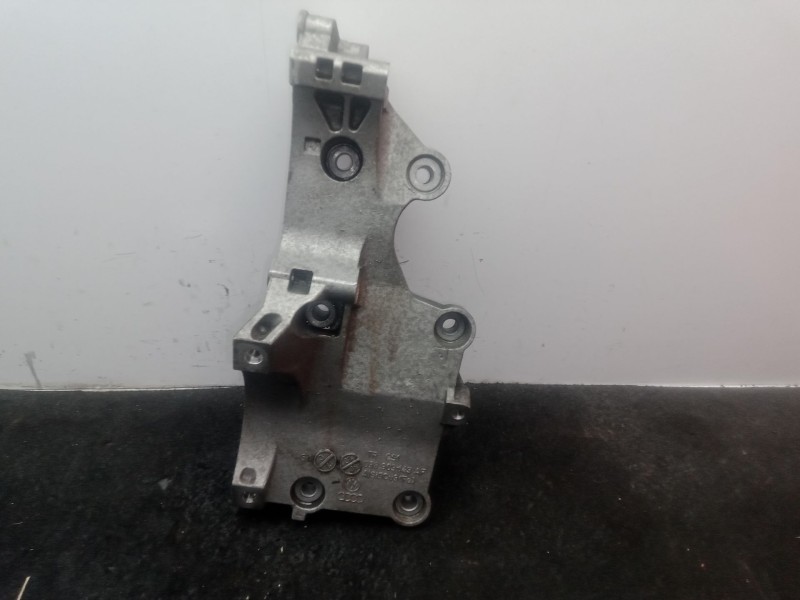 Recambio de soporte alternador para seat leon (1p1) 1.9 tdi referencia OEM IAM 038903143AF  