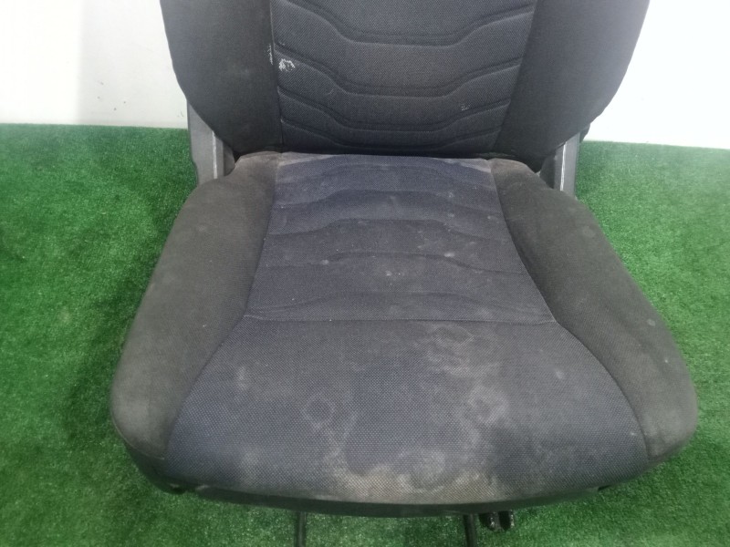 Recambio de asiento delantero izquierdo para iveco daily vi furgoneta 33s12, 35s12, 35c12 referencia OEM IAM   TELA.NEGRA