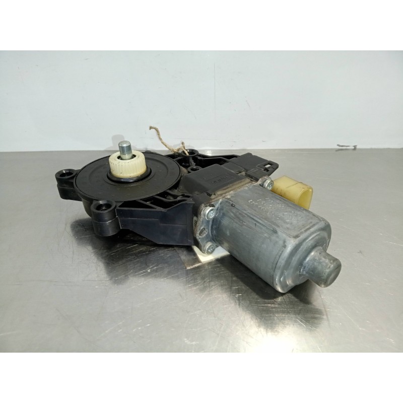 Recambio de motor elevalunas delantero derecho para iveco daily pr 2.3 diesel cat referencia OEM IAM   