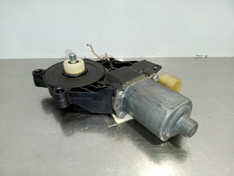 Recambio de motor elevalunas delantero derecho para iveco daily pr 2.3 diesel cat referencia OEM IAM   