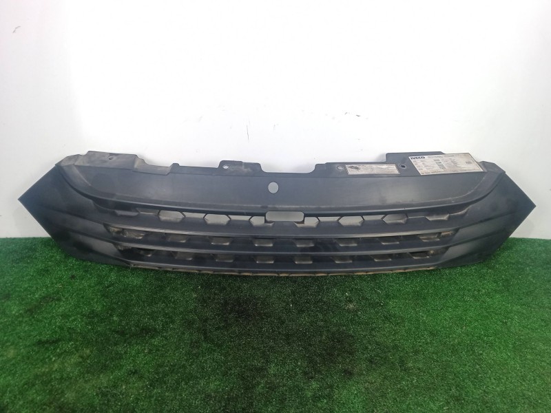 Recambio de rejilla paragolpes delantero para iveco daily vi furgoneta 33s12, 35s12, 35c12 referencia OEM IAM   PLASTICO.NEGRO
