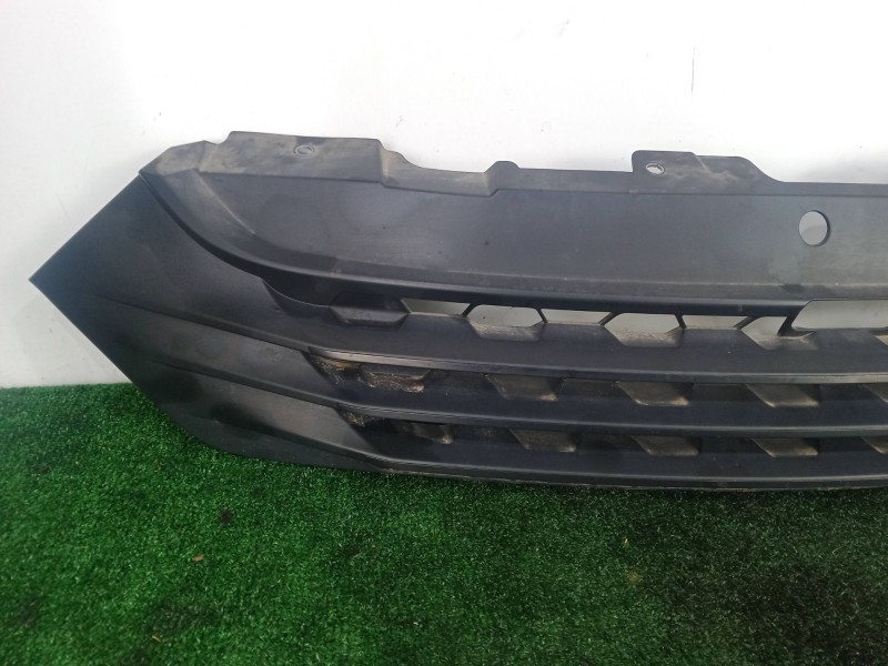 Recambio de rejilla paragolpes delantero para iveco daily vi furgoneta 33s12, 35s12, 35c12 referencia OEM IAM   PLASTICO.NEGRO