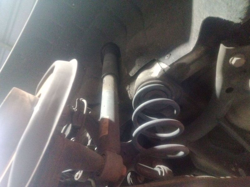 Recambio de amortiguador trasero izquierdo para volkswagen golf vi (5k1) 1.6 tdi referencia OEM IAM   