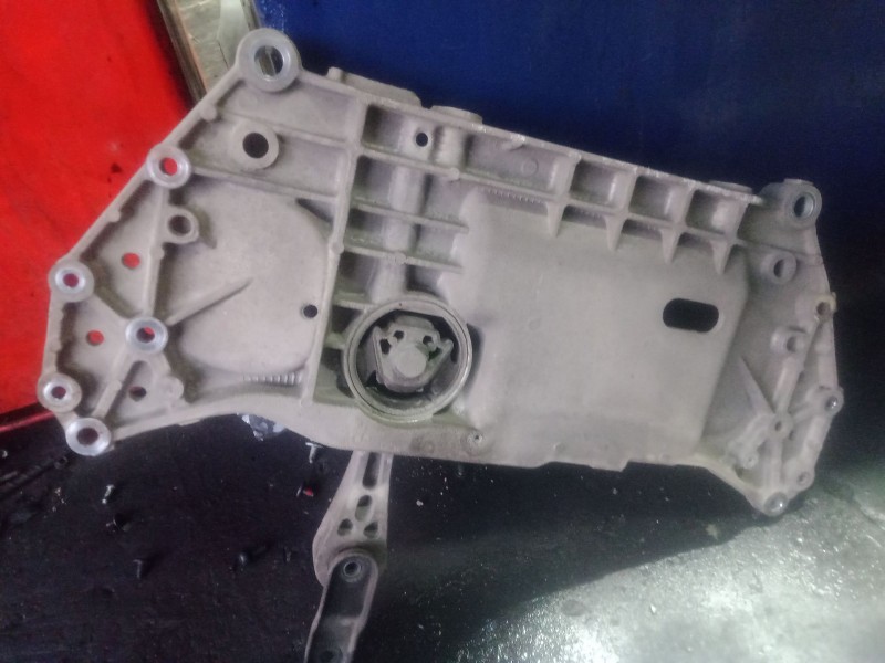 Recambio de puente delantero para volkswagen golf vi (5k1) 1.6 tdi referencia OEM IAM   