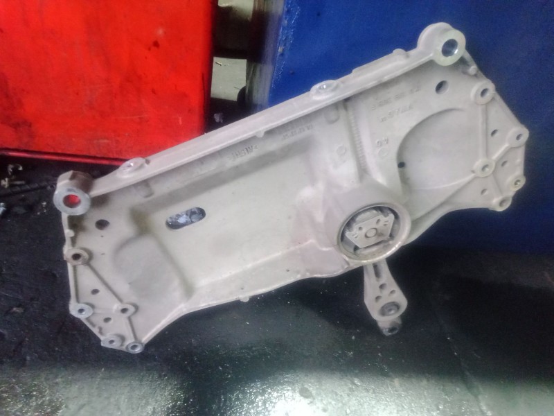 Recambio de puente delantero para volkswagen golf vi (5k1) 1.6 tdi referencia OEM IAM   