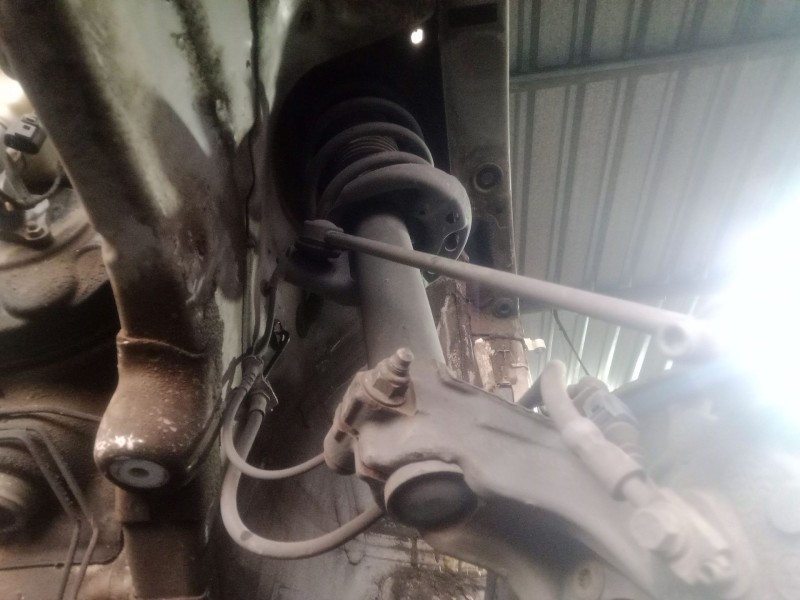 Recambio de amortiguador delantero izquierdo para volkswagen golf vi (5k1) 1.6 tdi referencia OEM IAM   