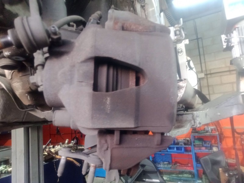 Recambio de pinza freno delantera izquierda para volkswagen golf vi (5k1) 1.6 tdi referencia OEM IAM   