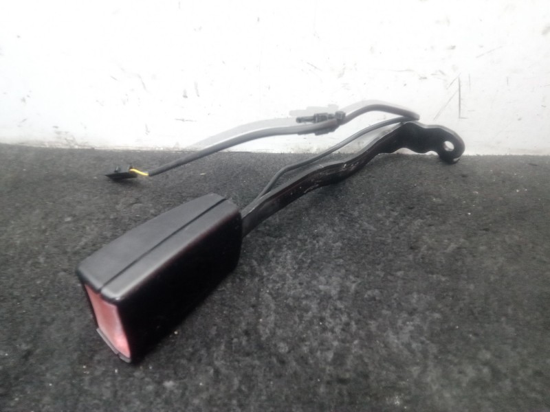 Recambio de enganche cinturon delantero derecho para volkswagen golf vi (5k1) 1.6 tdi referencia OEM IAM 1K4857756T  