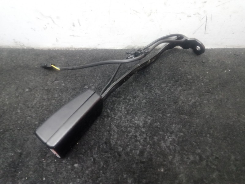 Recambio de enganche cinturon delantero derecho para volkswagen golf vi (5k1) 1.6 tdi referencia OEM IAM 1K4857756T  