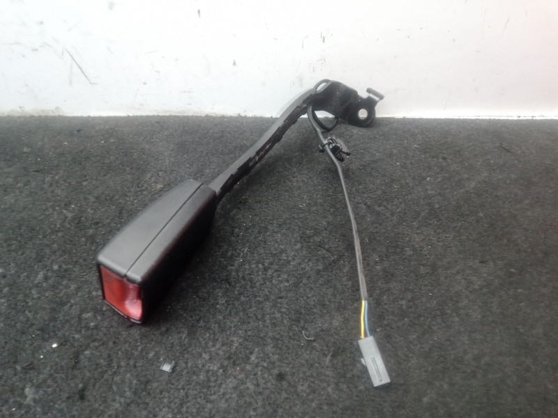 Recambio de enganche cinturon delantero izquierdo para volkswagen golf vi (5k1) 1.6 tdi referencia OEM IAM 1K4857755AB  