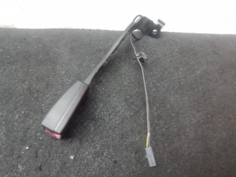 Recambio de enganche cinturon delantero izquierdo para volkswagen golf vi (5k1) 1.6 tdi referencia OEM IAM 1K4857755AB  