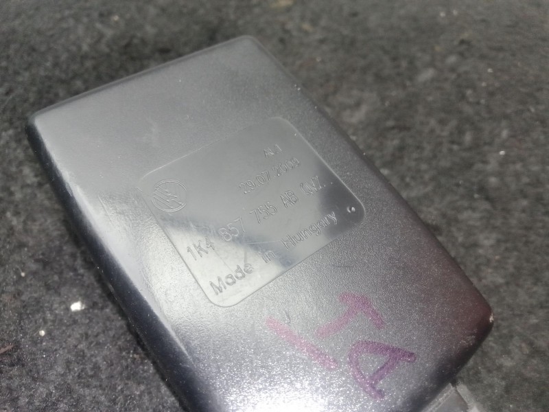 Recambio de enganche cinturon delantero izquierdo para volkswagen golf vi (5k1) 1.6 tdi referencia OEM IAM 1K4857755AB  