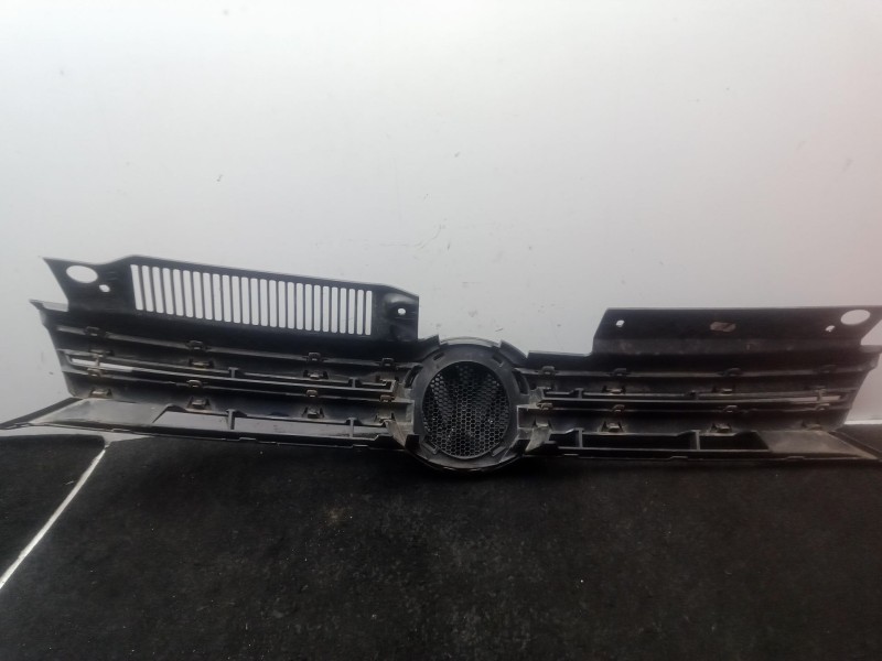 Recambio de rejilla delantera para volkswagen golf vi (5k1) 1.6 tdi referencia OEM IAM 5K0853653 - 5K0853651  