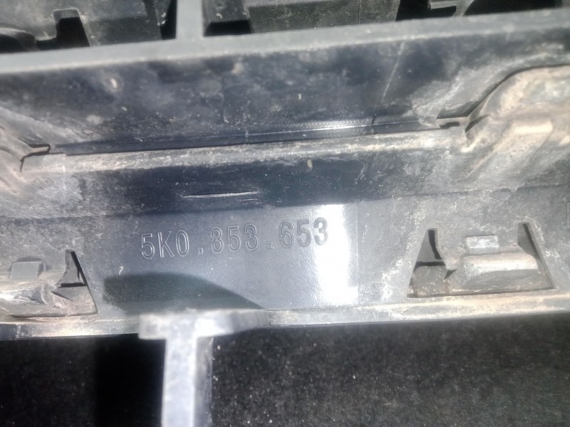 Recambio de rejilla delantera para volkswagen golf vi (5k1) 1.6 tdi referencia OEM IAM 5K0853653 - 5K0853651  