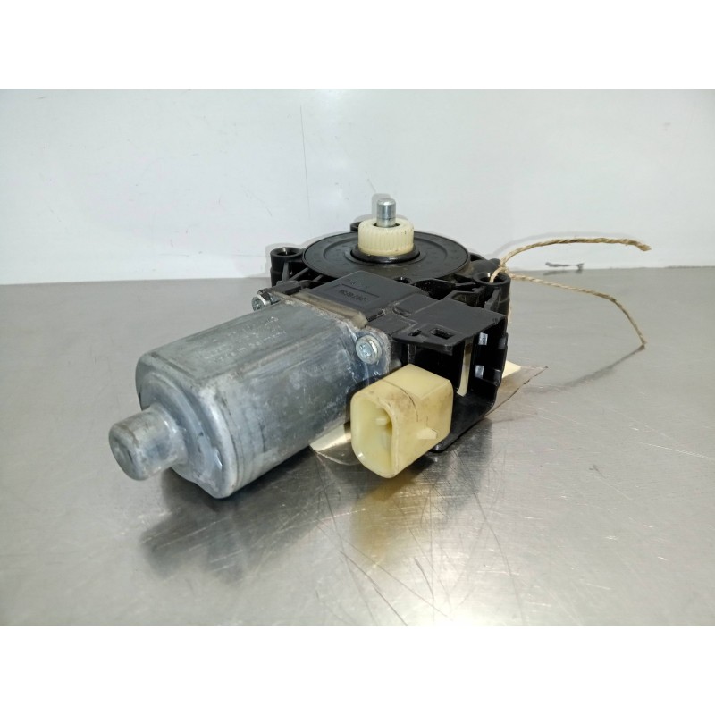 Recambio de motor elevalunas delantero derecho para iveco daily pr 2.3 diesel cat referencia OEM IAM   