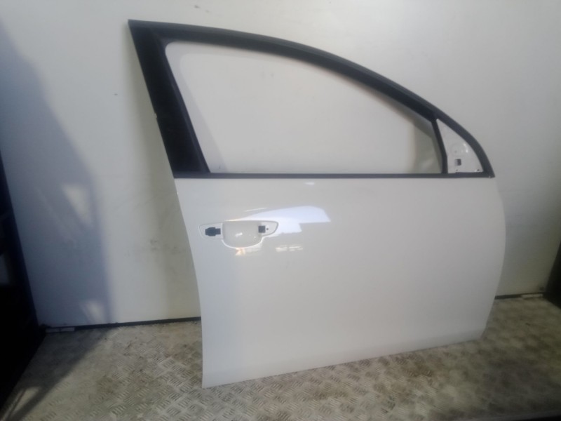 Recambio de puerta delantera derecha para volkswagen golf vi (5k1) 1.6 tdi referencia OEM IAM  BLANCO 