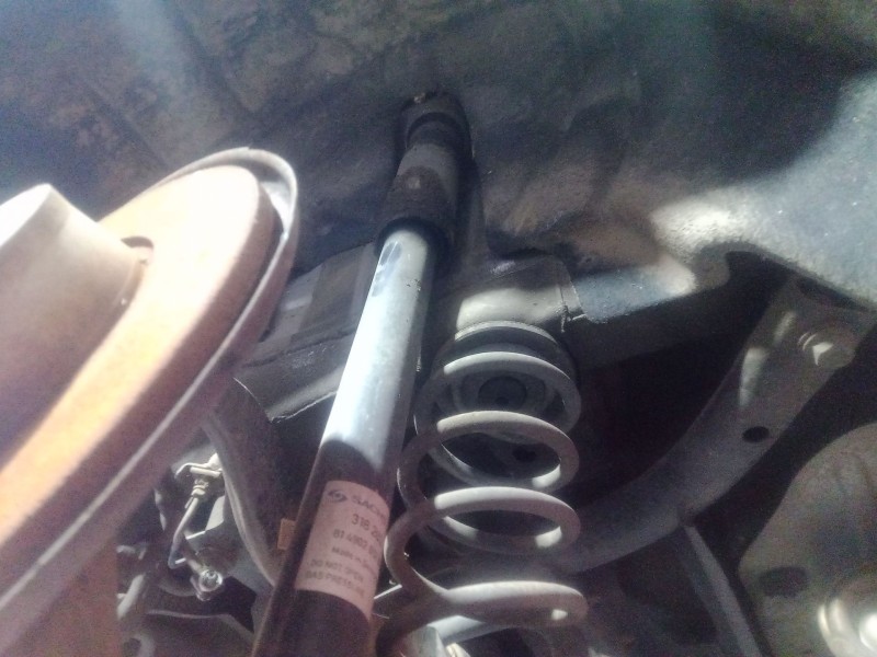 Recambio de amortiguador trasero izquierdo para audi a3 limousine (8vs, 8vm) 1.4 tsi referencia OEM IAM   