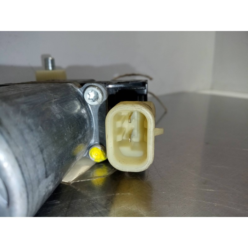 Recambio de motor elevalunas delantero derecho para iveco daily pr 2.3 diesel cat referencia OEM IAM   