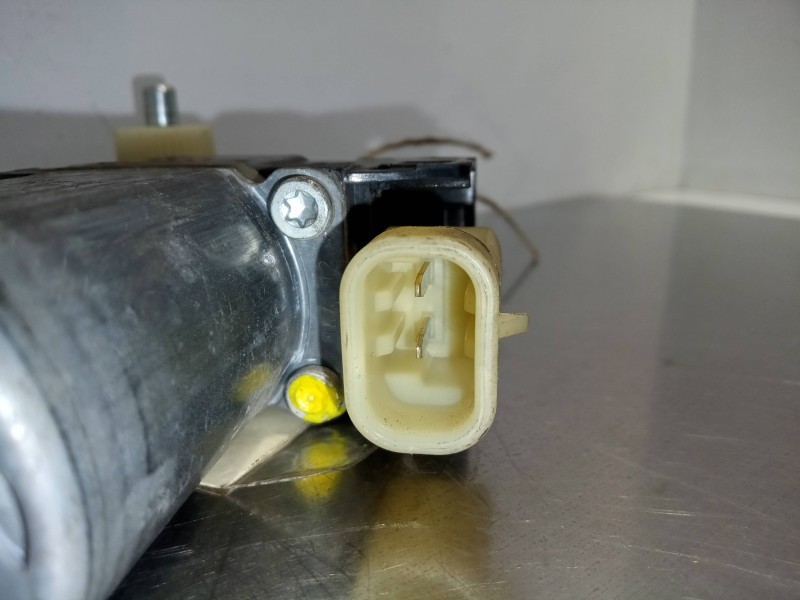 Recambio de motor elevalunas delantero derecho para iveco daily pr 2.3 diesel cat referencia OEM IAM   