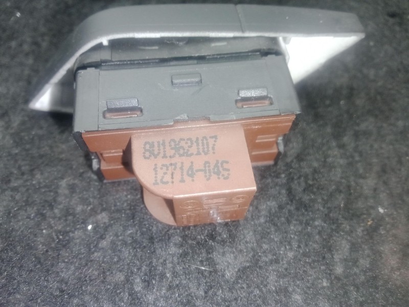 Recambio de mando cierre centralizado para audi a3 limousine (8vs, 8vm) 1.4 tsi referencia OEM IAM 8V1962107  