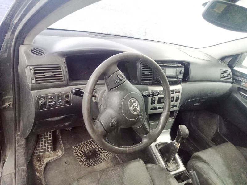 toyota corolla (_e12_) del año 2004