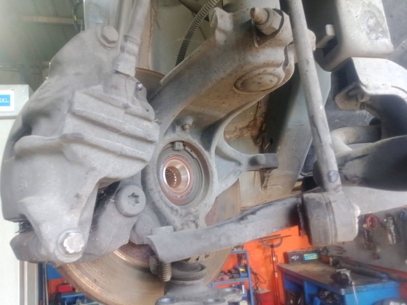 Recambio de mangueta delantera derecha para citroën c4 cactus 1.5 bluehdi 100 referencia OEM IAM   