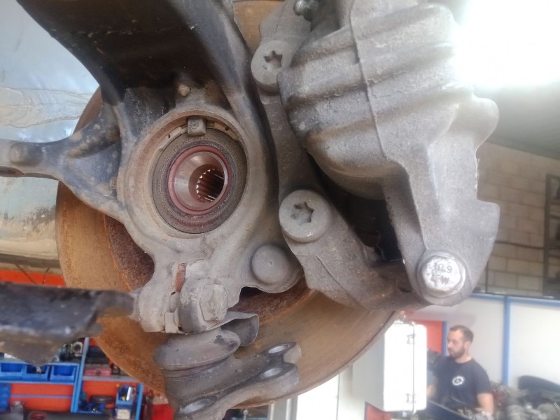 Recambio de pinza freno delantera izquierda para citroën c4 cactus 1.5 bluehdi 100 referencia OEM IAM   