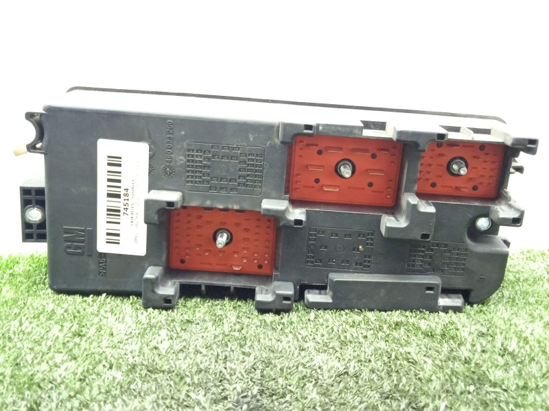 Recambio de caja reles / fusibles para opel vectra c (z02) 1.9 cdti (f69) referencia OEM IAM 13205802 - 519181002  