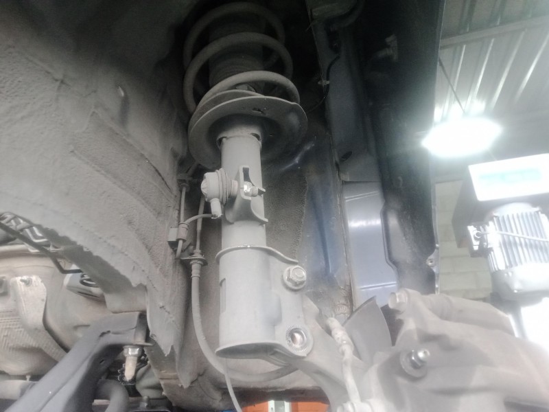 Recambio de amortiguador delantero izquierdo para hyundai ix35 (lm, el, elh) 1.7 crdi referencia OEM IAM   