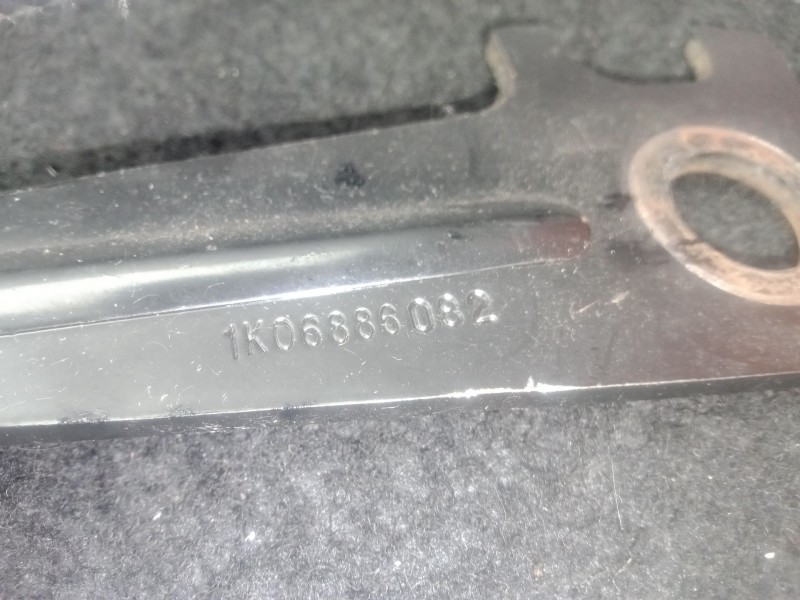 Recambio de enganche cinturon delantero derecho para hyundai ix35 (lm, el, elh) 1.7 crdi referencia OEM IAM 1K06886082  